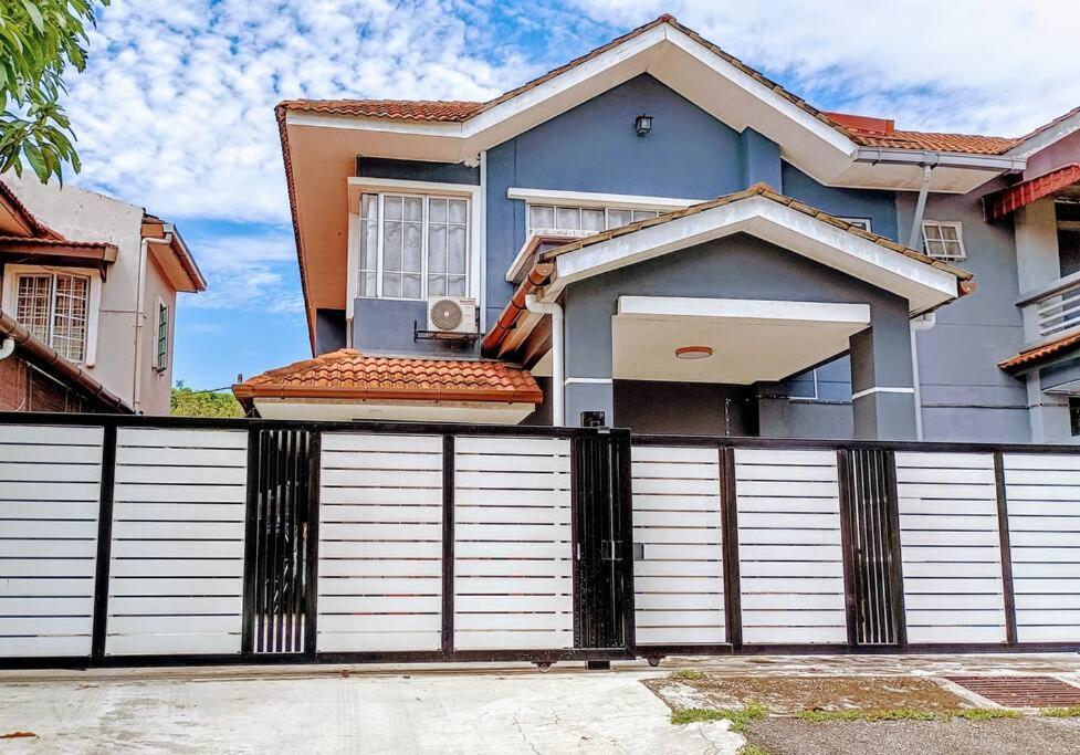 Tenang Retreat Holiday Home 3Bedroom 3Bath 2Parking Kajang Eksteriør billede